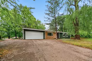18212 Ginavale Ln, Eden Prairie, MN 55346 - Photo 4