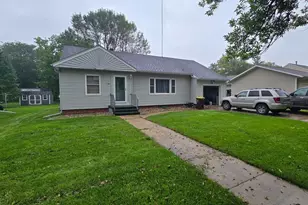 233 N 1st Ave E, Truman, MN 56088 - Photo 1