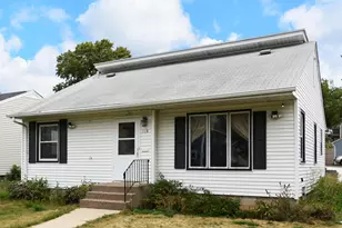 729 Rose Ave E, Saint Paul, MN 55106 - Photo 2