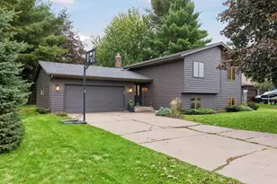 1112 Grandview Dr, Hudson, WI 54016 - Photo 2