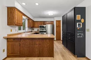 1112 Grandview Dr, Hudson, WI 54016 - Photo 8