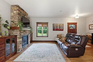 N1833 980th St, Eau Claire, WI 54701 - Photo 4