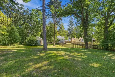 1805 Oakview Lane N, Plymouth, MN 55441 - Photo 34