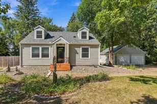 1805 Oakview Ln N, Plymouth, MN 55441 - Photo 1