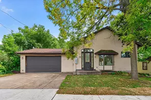 412 Hazel St N, Saint Paul, MN 55119 - Photo 1