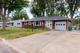 204 Fairview Dr, Albert Lea, MN 56007 - Photo 1