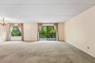 2445 Londin Ln E, Maplewood, MN 55119 - Photo 10