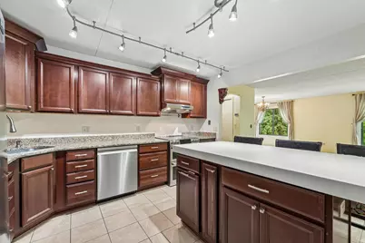 2445 Londin Lane E #202, Maplewood, MN 55119 - Photo 4