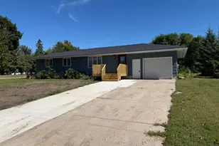 926 Holcombe Ave N, Litchfield, MN 55355 - Photo 1