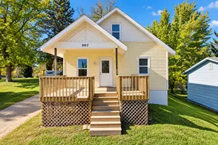 907 N Baird Ave, Fergus Falls, MN 56537 - Photo 2