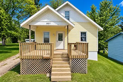 907 N Baird Avenue, Fergus Falls, MN 56537 - Photo 1