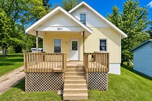 907 N Baird Ave, Fergus Falls, MN 56537 - Photo 1
