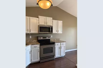 10277 Arrowwood Drive, Eden Prairie, MN 55347 - Photo 6