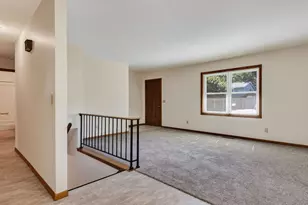 2810 Hallie Ln, Eau Claire, WI 54703 - Photo 6