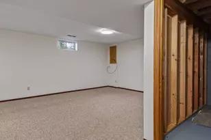 2810 Hallie Ln, Eau Claire, WI 54703 - Photo 12