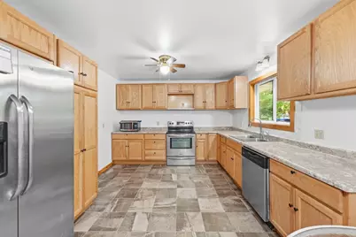 833 Lewis Place, Saint Cloud, MN 56301 - Photo 6