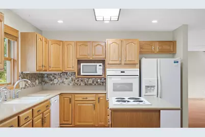 474 10th Avenue SW, Wells, MN 56097 - Photo 6