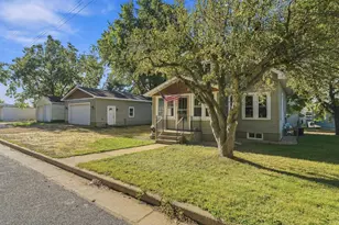 208 W Maple St, Roberts, WI 54023 - Photo 2