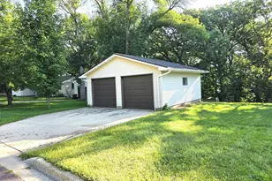 409 W Amber Lake Dr W, Fairmont, MN 56031 - Photo 4