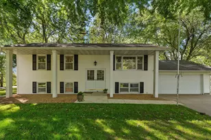 18421 Country Squires Cir, Prior Lake, MN 55372 - Photo 2