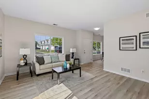 1336 Yorkshire Ln, Shakopee, MN 55379 - Photo 4