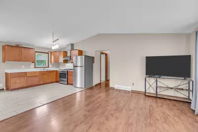 6432 Zealand Avenue N, Brooklyn Park, MN 55428 - Photo 2