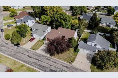 1814 32nd Street S, Moorhead, MN 56560 - Photo 2