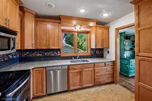 1549 Skyview Dr, Chaska, MN 55318 - Photo 10