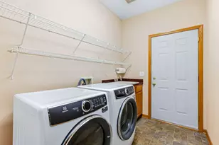 536 Holly Ln N, Oakdale, MN 55128 - Photo 34