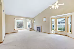 536 Holly Ln N, Oakdale, MN 55128 - Photo 2