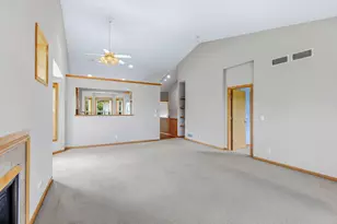 536 Holly Ln N, Oakdale, MN 55128 - Photo 4