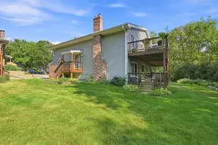 18385 Creeks Bend Dr, Minnetonka, MN 55345 - Photo 2
