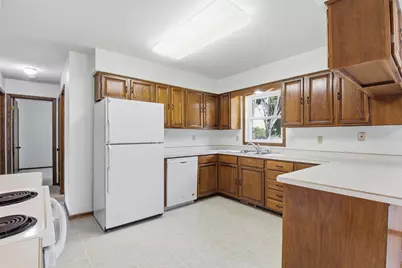 1412 18th Street SW, Willmar, MN 56201 - Photo 8