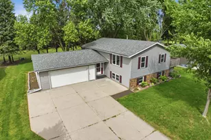 1412 18th St SW, Willmar, MN 56201 - Photo 4