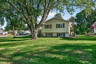 4270 Victoria St N, Shoreview, MN 55126 - Photo 2