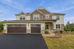 2109 Rockridge Cir, Shakopee, MN 55379 - Photo 1