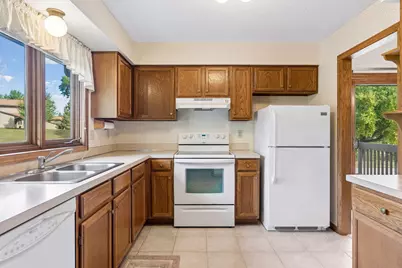15331 39th Avenue N, Plymouth, MN 55446 - Photo 6