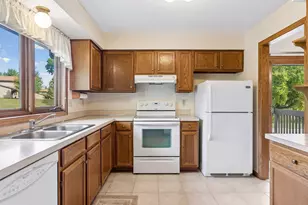 15331 39th Ave N, Plymouth, MN 55446 - Photo 6