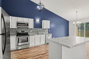 2053 Edgerton St, Maplewood, MN 55117 - Photo 6