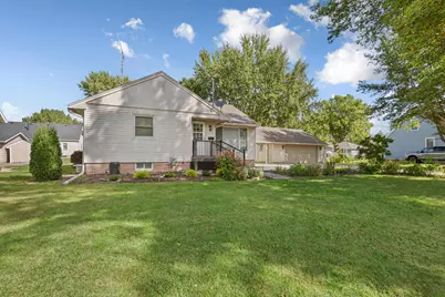 805 9th Avenue NE, Waseca, MN 56093 - Photo 2
