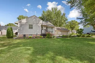 805 9th Ave NE, Waseca, MN 56093 - Photo 8