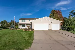 4422 Surrey Ln NW, Rochester, MN 55901 - Photo 2