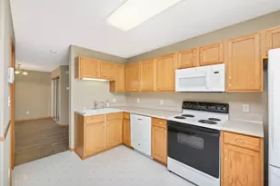 6407 158th St W, Apple Valley, MN 55124 - Photo 4