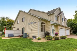 1665 Lexington Ln, Shakopee, MN 55379 - Photo 2
