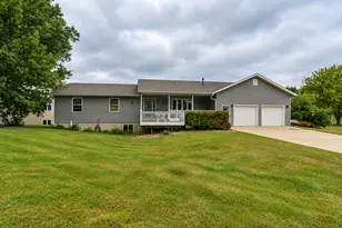111 Loraine Dr, Lake Crystal, MN 56055 - Photo 1