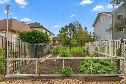 525 Sycamore Circle, Plymouth, MN 55441 - Photo 10