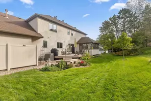 525 Sycamore Cir, Plymouth, MN 55441 - Photo 2