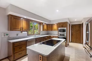 525 Sycamore Cir, Plymouth, MN 55441 - Photo 16