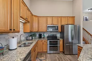2955 Wyndam Ct, Shakopee, MN 55379 - Photo 4