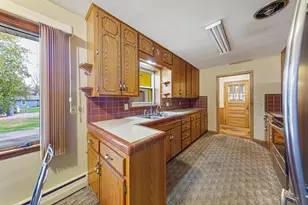 303 S Main St, Winthrop, MN 55396 - Photo 16